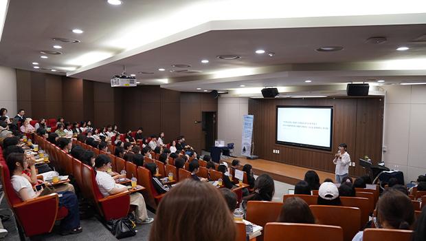 인천대 학산도서관, 「최진영 작가와의 만남」 성료 대표이미지